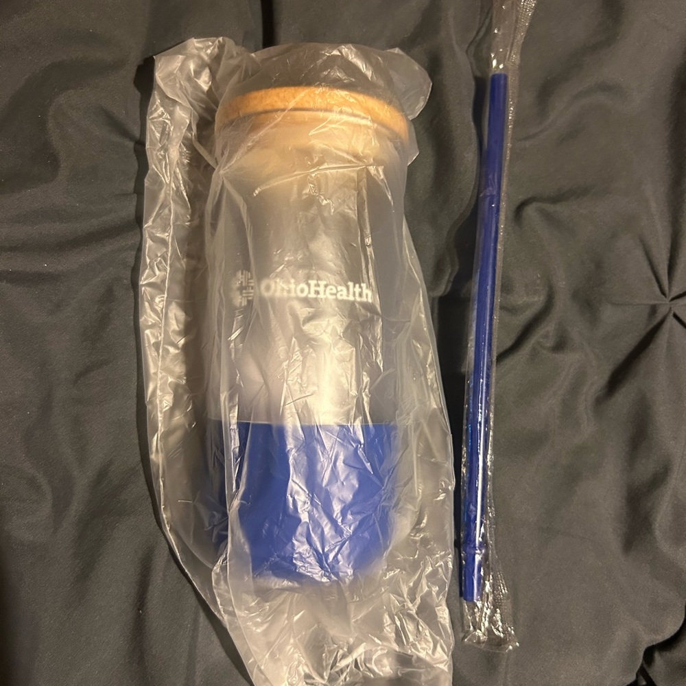 ohio health glass tumbler w/straw